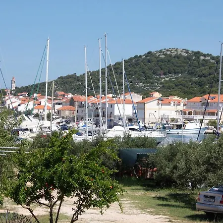 Family Friendly Seaside Apartments Jezera, Murter - 5062 * Jezera