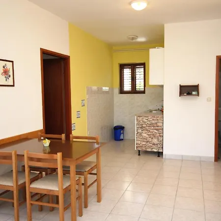 Apartment Family Friendly Seaside Apartments Jezera, Murter - 5062 Jezera