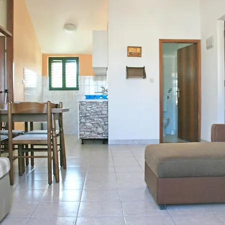 Family Friendly Seaside Jezera, Murter - 5062 Apartamento Jezera