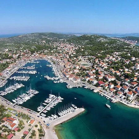 Family Friendly Seaside Apartments Jezera, Murter - 5062 *