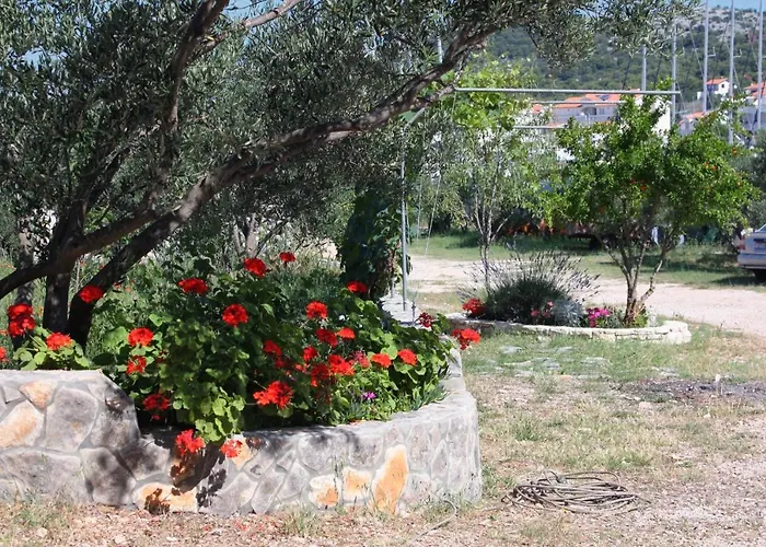 Family Friendly Seaside Jezera, Murter - 5062 *