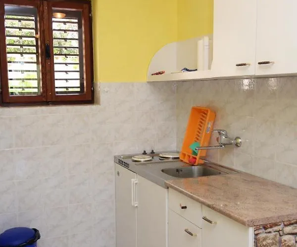 Apartamento Family Friendly Seaside Jezera, Murter - 5062 *