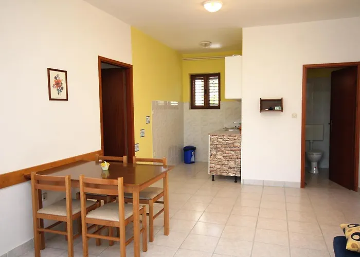 Apartamento Family Friendly Seaside Jezera, Murter - 5062 Jezera
