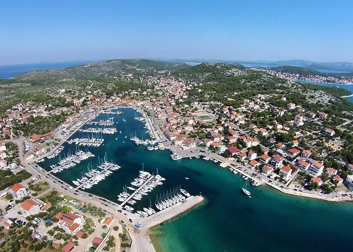 Family Friendly Seaside Jezera, Murter - 5062 *